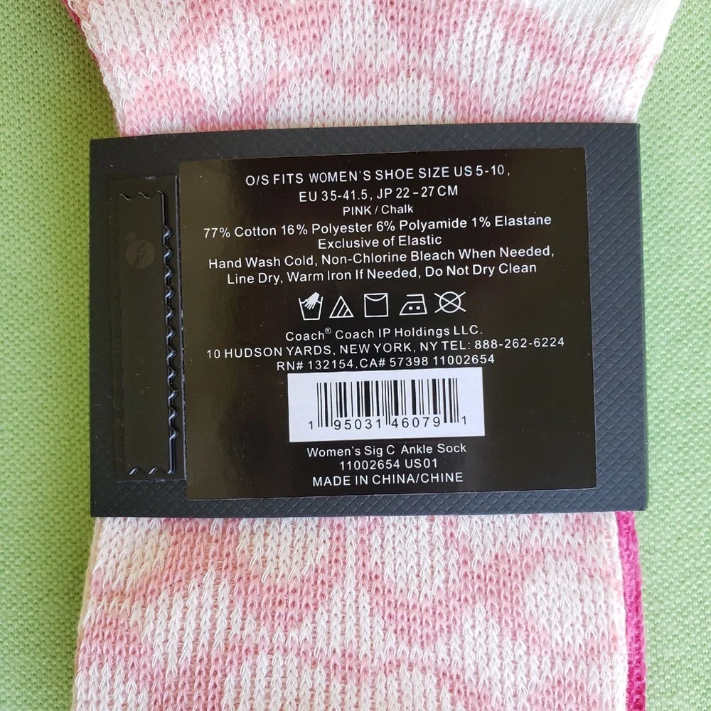 COACH SIGNATURE ANKLE LENGTH SOCKS (PAIR):NWT PINK/CHALK C9136